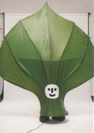 ,picto-orphanage'     
Pictoplasma Conference    
Haus der Berliner Festspiele 2006     
Figurenbau: Kostümklasse der UdK     
Fotos: Pictoplasma