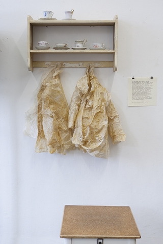 ,Körper und Zeit- über das Alter(n)'     
Diplomarbeit  UdK Berlin 2011      
Installation zur Versuchsreihe "Älter werden"       
Fotos: Thomas Jäger