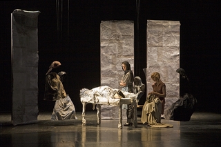 ,Der schönste Ertrunkene von der Welt'
(Gabriel Garcia Marquez)     
Installation      
UniT Berlin 2007    
Foto: Thomas Jäger 